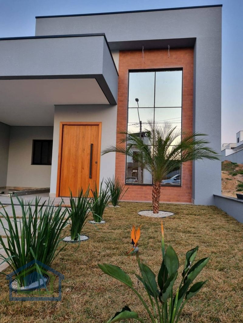 Casa de condomínio térrea para venda possui 135 metros quadrados com 3 Suítes - Casarely Imóveis