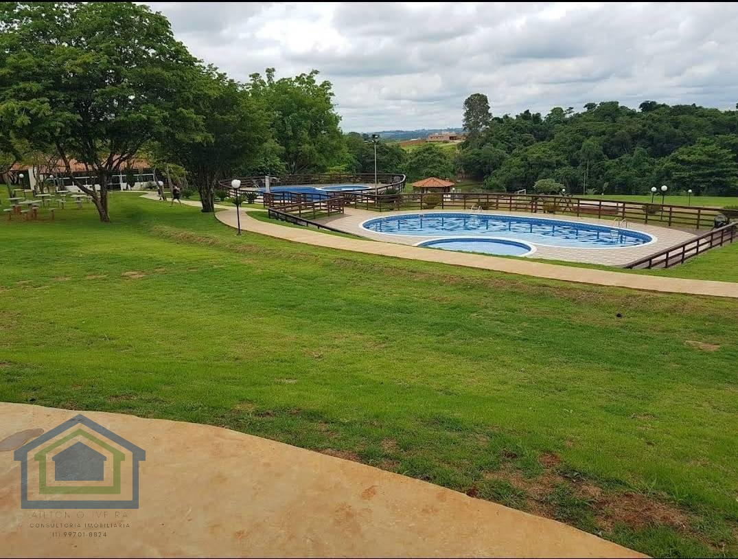 Linda Casa em Condomínio Fechado  Chácara dos Pássaros, com Lazer Completo, Sendo 03 Dormitórios  Sendo 1 Suíte e  03 banheiros à Venda, 105m²  no Bai - Casarely Imóveis