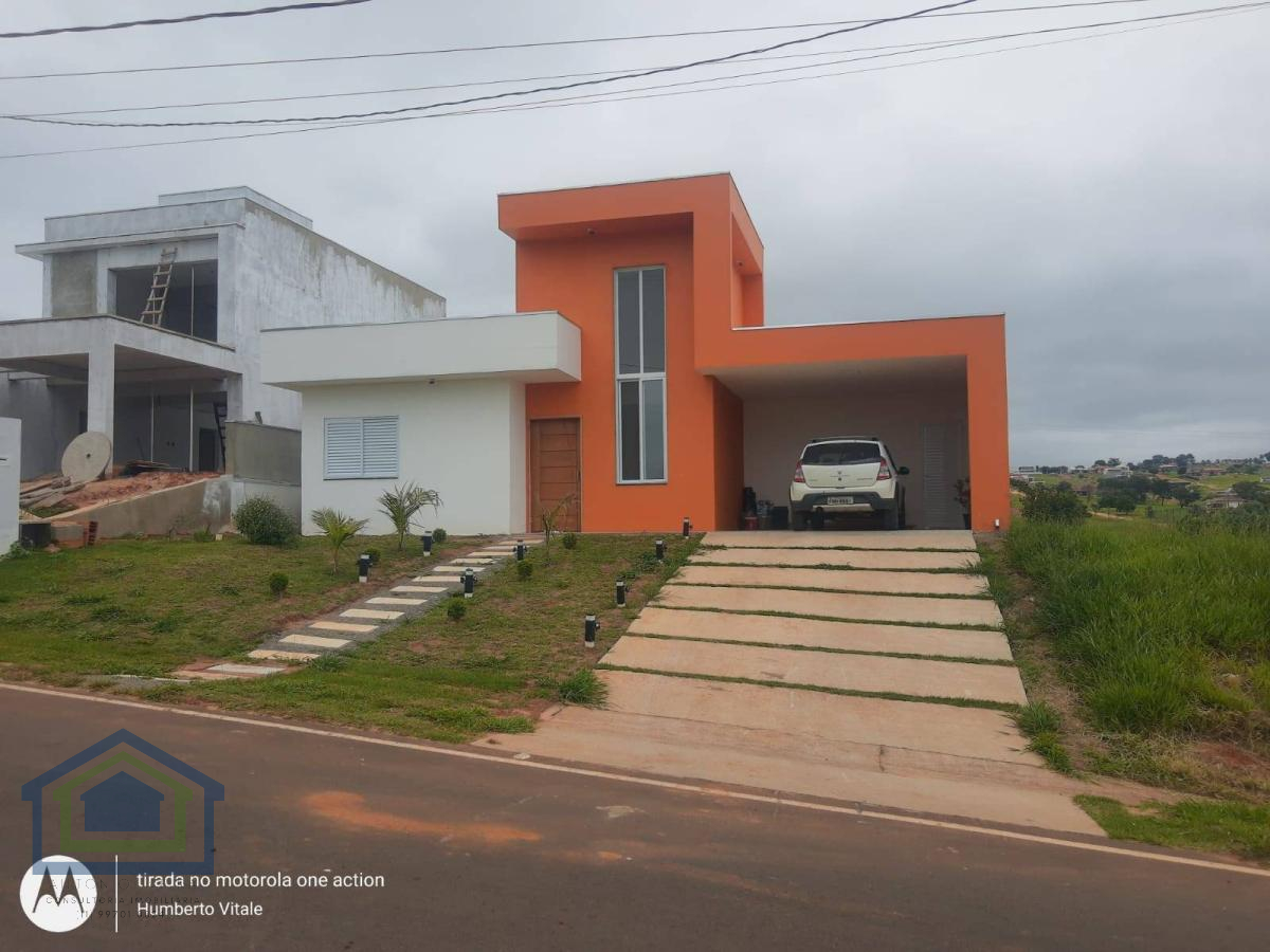 Linda Casa Térrea de 160m²  de área  Construída e Terreno de 420m2 à venda no excelente Condomínio Fechado  Riviera  Santa Cristina- Paranapanema - SP - Casarely Imóveis
