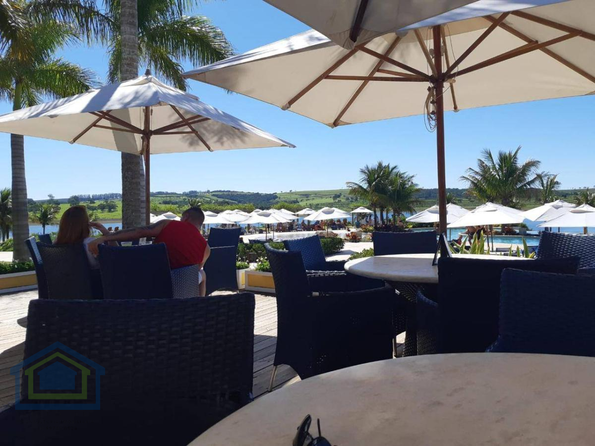 Linda Casa Térrea de 170m²  de área  Construída à venda no excelente Condomínio Fechado  Riviera  Santa Cristina- Paranapanema - SP. - Casarely Imóveis