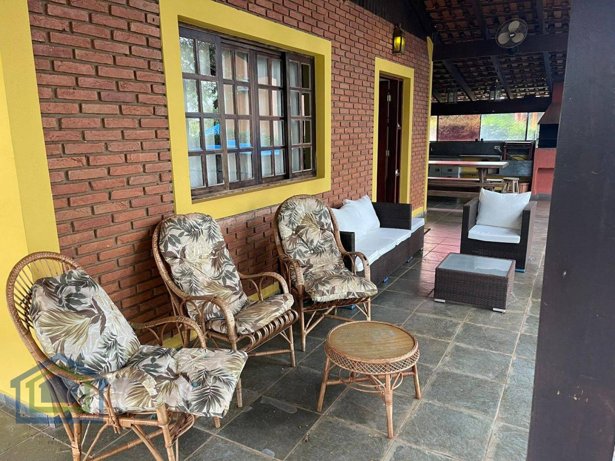 Linda Casa Térrea de 185m²  de área  Construída à venda no excelente Condomínio Fechado  Riviera  Santa Cristina- Paranapanema - SP. - Casarely Imóveis