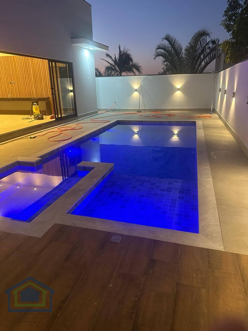 Linda Casa Térrea de 322m²  de Área Construída, e Terreno de 525m², com Muito Verde no Condomínio Portal das Estrelas em Boituva - SP. - Casarely Imóveis