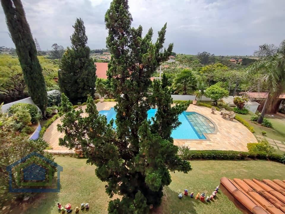 Linda Chácara em Condomínio Fechado, de  1.900m2, com  326m2 de área Construída, com Muito Verde no Vitassay em Boituva - Casarely Imóveis