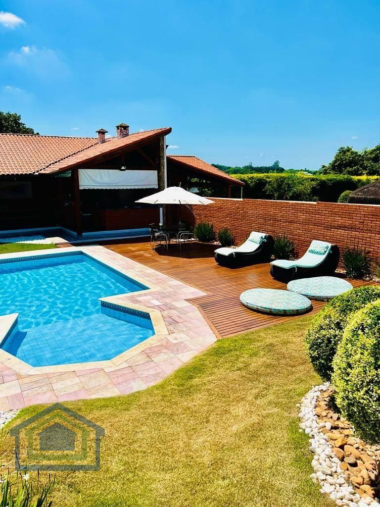 Linda Chácara em Condomínio Fechado, de  3.800m2, com  620m2 de área Construída, com Muito Verde no Vitassay em Boituva - Casarely Imóveis