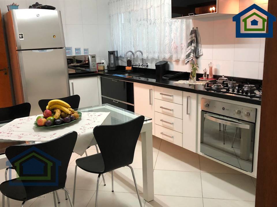 Lindo Sobrado à Venda com 168m² no Bairro Assunção em São Bernardo do Campo - SP - Casarely Imóveis