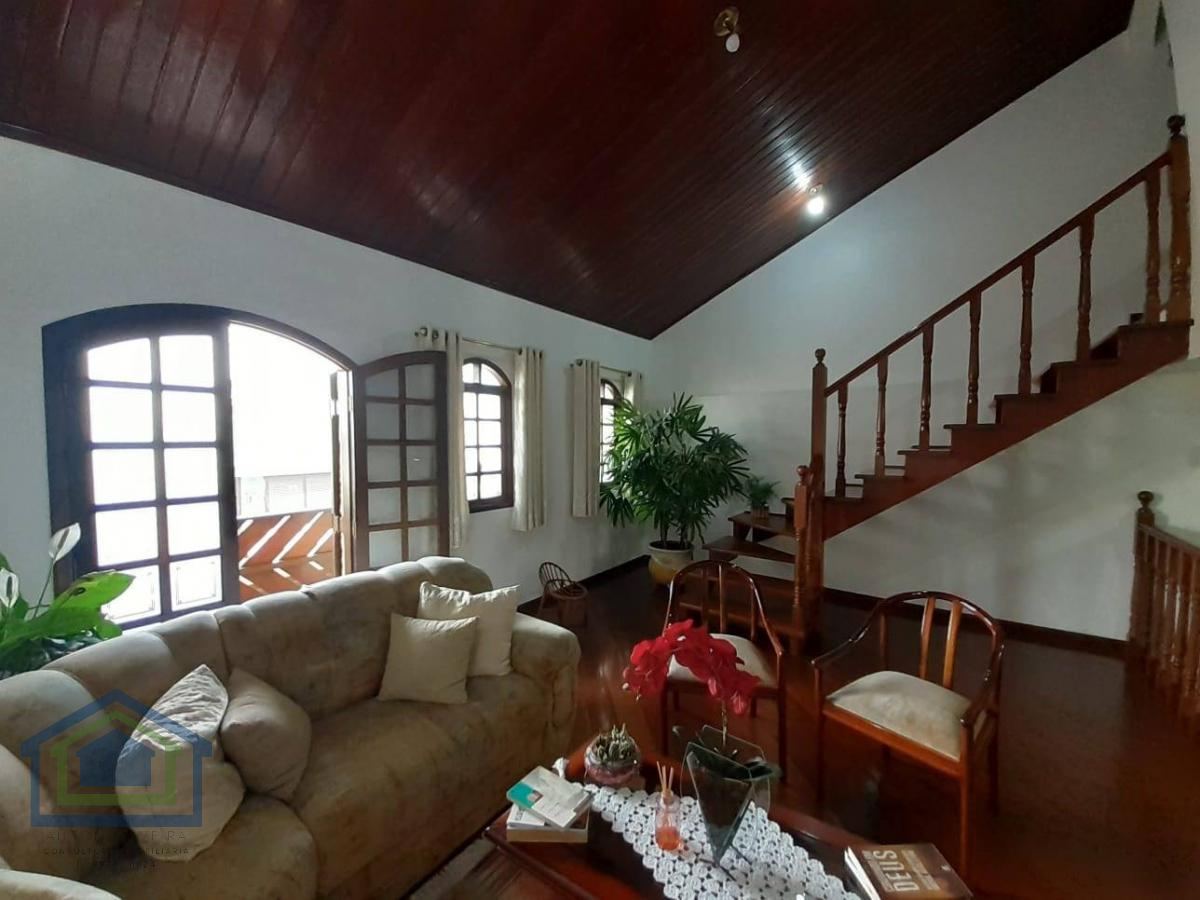 Lindo Sobrado com 03 Dormitórios  Sendo 02 Suíte e  04 banheiros à Venda, 169 m²  no Bairro  Alves Dias  em São Bernardo do Campo - SP - Casarely Imóveis