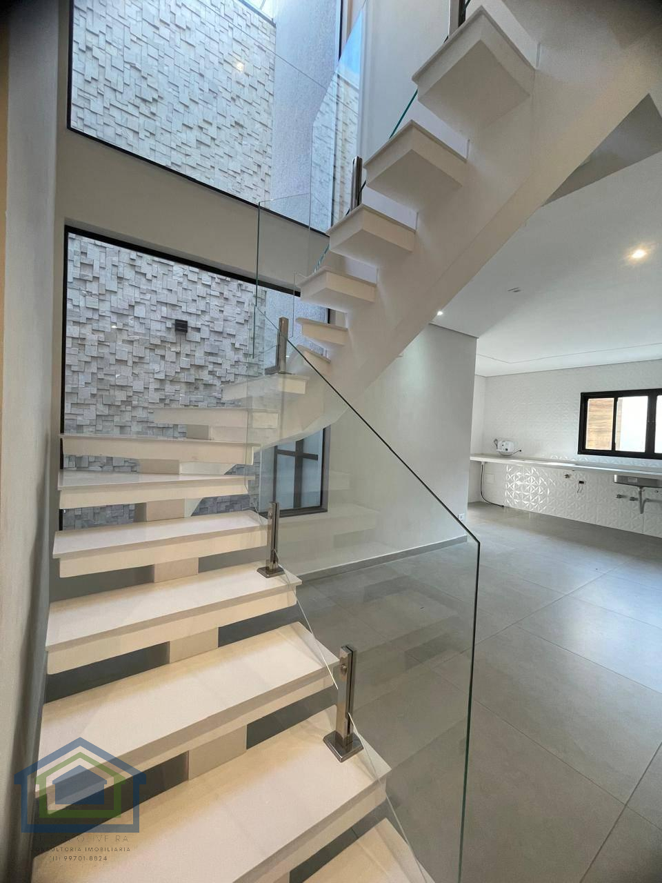 Lindo Sobrado com 03 Dormitórios sendo 03 Suítes  à Venda,  170m² no Bairro  Assunção  em São Bernardo do Campo - SP - Casarely Imóveis