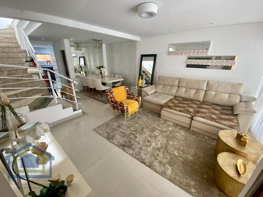 Lindo Sobrado com 03 Dormitórios sendo 03 Suítes  à Venda,  178m² no Bairro  Assunção  em São Bernardo do Campo - SP - Casarely Imóveis