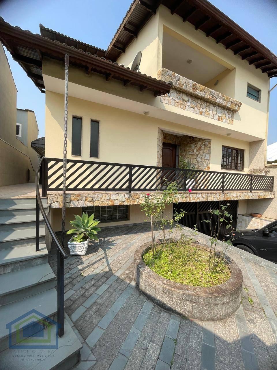 Lindo Sobrado com 03 Suítes, à Venda com 384m² de Área Construída , no Bairro Parque dos Pássaros em São Bernardo do Campo - SP - Casarely Imóveis