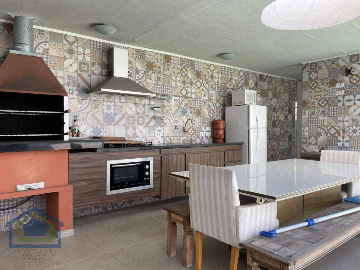 Lindo Sobrado com 04 Dormitórios  Sendo 04 Suítes e 07 banheiros à Venda, 423m² de área Construída, com Terreno de 455m2   no Bairro Parque dos Pássar - Casarely Imóveis