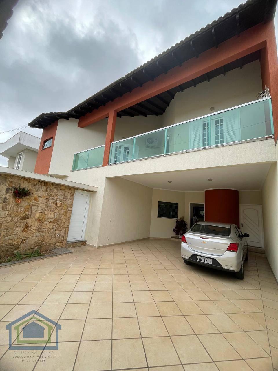 Lindo Sobrado com 04 Suítes,  à Venda com 318m² de Área Construída e 332m² de Área Total, no Bairro Parque dos Pássaros em São Bernardo do Campo - SP - Casarely Imóveis