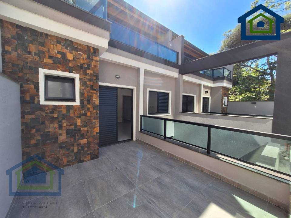 Lindo Sobrado de 210m2, de Área Construída, e Terreno de 210m2, com 03 dormitório Sendo 03 Suítes,  no  Bairro Jardim  - Santo André - SP - Casarely Imóveis